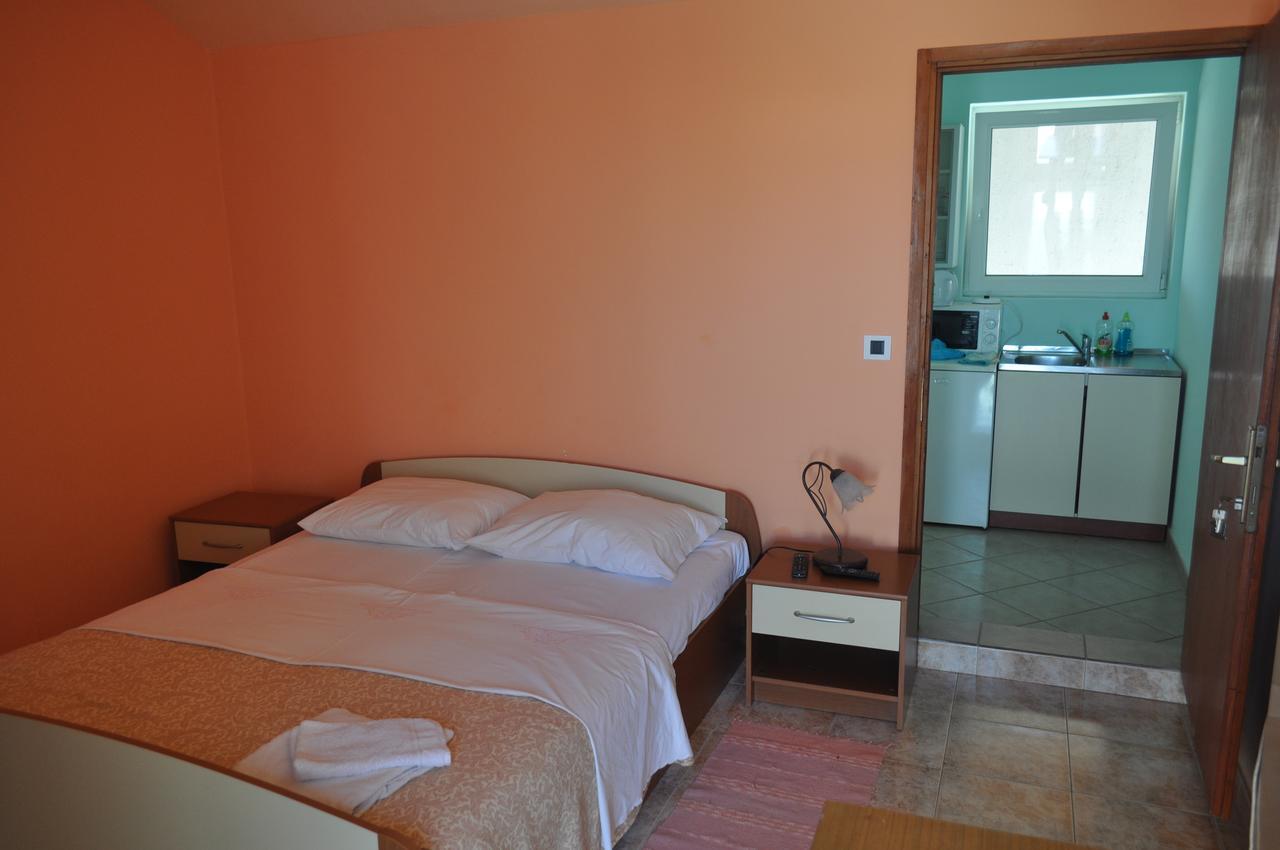Tri Srca Apartments & Rooms Funtana Exteriér fotografie